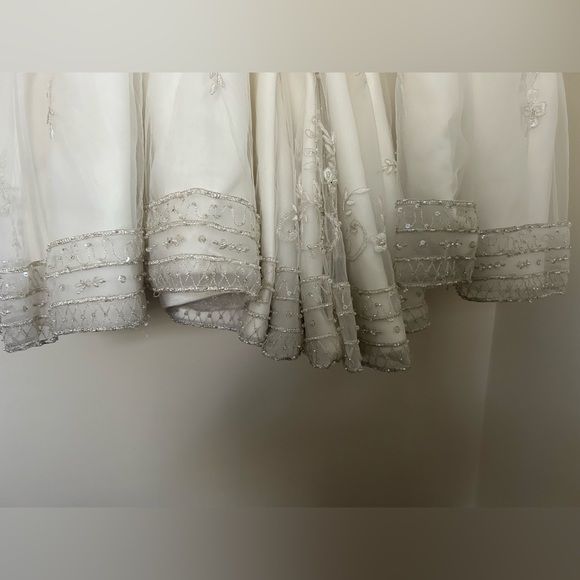 Mori Lee Beaded Wedding Gown Size 12 Sweetheart A-Line Cathedral Train bustle - Picture 13 of 16